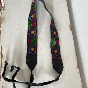 Tilde guitar/camera strap